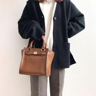 シマムラ(しまむら)の極美品♡てらさん紹介大人気即完売！金具ベルト2wayバッグ(ハンドバッグ)