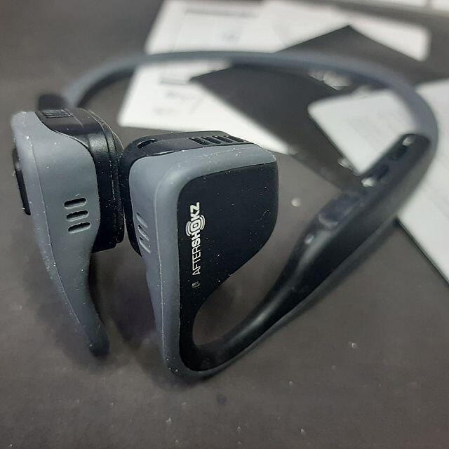 Aftershokz AS600SG Trekz Titanium 骨伝導ワイヤ スマホ/家電/カメラのオーディオ機器(ヘッドフォン/イヤフォン)の商品写真