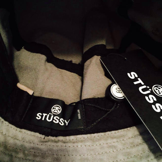 STUSSY(ステューシー)のSTUSSY グレー色 バケットハット レディースの帽子(ハット)の商品写真