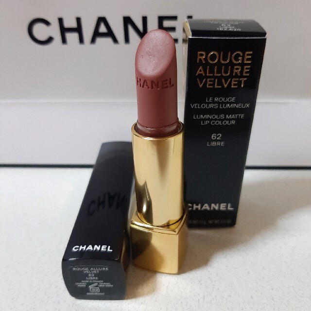 CHANEL(シャネル)のシャネル♡ルージュ アリュール ヴェルヴェット 62 リーブル コスメ/美容のベースメイク/化粧品(口紅)の商品写真