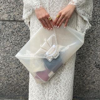 マメ(mame)のmame kuroguchi PVC Bag 乳白色 完売 クラッチバッグ(クラッチバッグ)