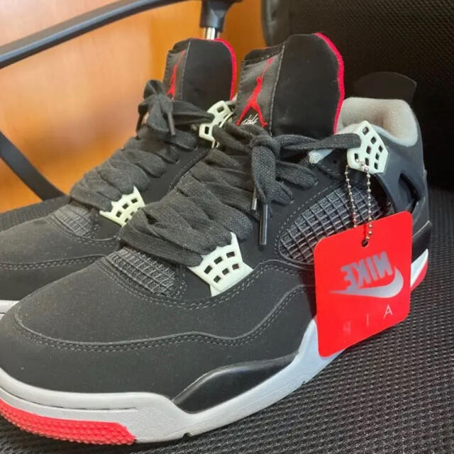 NIKE(ナイキ)のNIKE AIR JORDAN 4 RETRO bred メンズの靴/シューズ(スニーカー)の商品写真