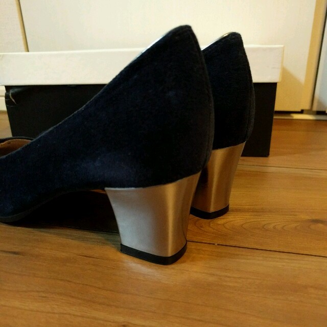 MARC BY MARC JACOBS(マークバイマークジェイコブス)の新品　ベロアパンプス レディースの靴/シューズ(ハイヒール/パンプス)の商品写真