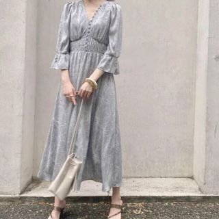 SNIDEL ラインフラワーウエストギャザーワンピース 大人気????完売品