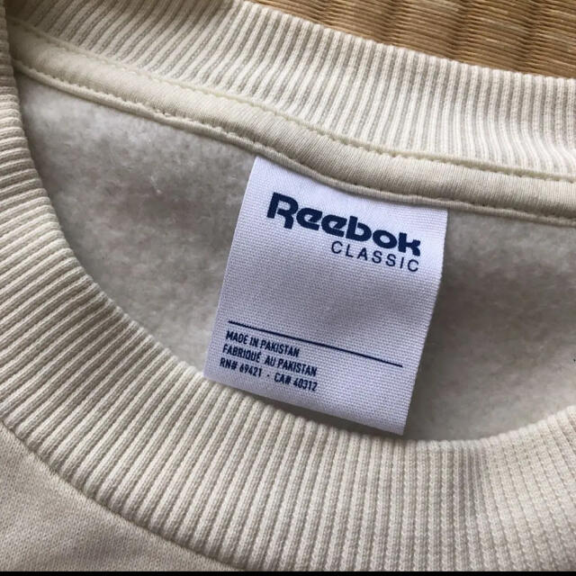 Reebok(リーボック)のリーボック　白色のトレーナー　新品未使用 メンズのトップス(スウェット)の商品写真
