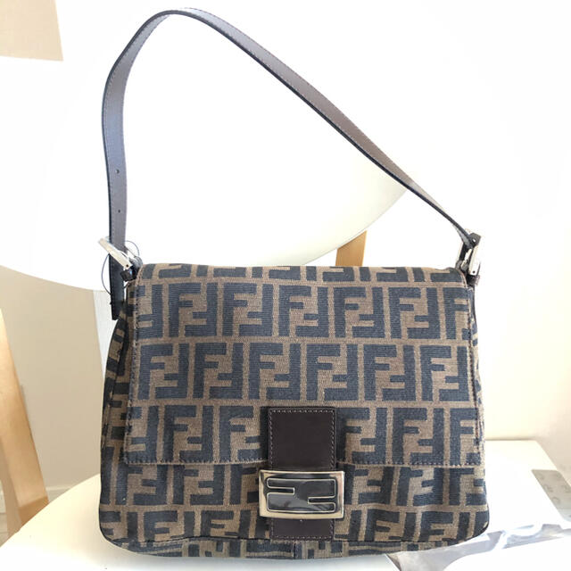 ファスナーポケット×1外側【期間限定】FENDI フェンディ ズッカ マンマバケット ショルダーバッグ