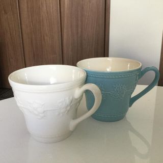 ウェッジウッド(WEDGWOOD)のウェッジウッド  WEDGWOOD  ペアマグカップ 白&水色 送料込み！(食器)