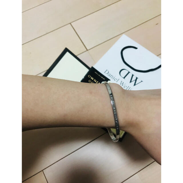 Daniel Wellington(ダニエルウェリントン)のバングルシルバーLとゴールドS（袋付き） レディースのアクセサリー(ブレスレット/バングル)の商品写真