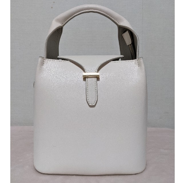 【tov】ホワイト　ポシェット付ハンドバッグ レディースのバッグ(ハンドバッグ)の商品写真
