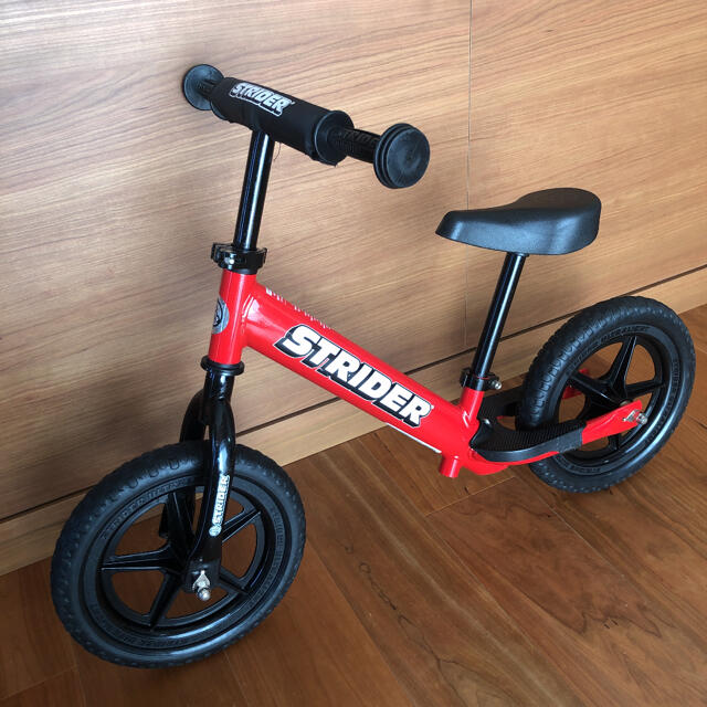 STRIDA(ストライダ)のストライダー　スポーツモデル　レッド キッズ/ベビー/マタニティの外出/移動用品(自転車)の商品写真