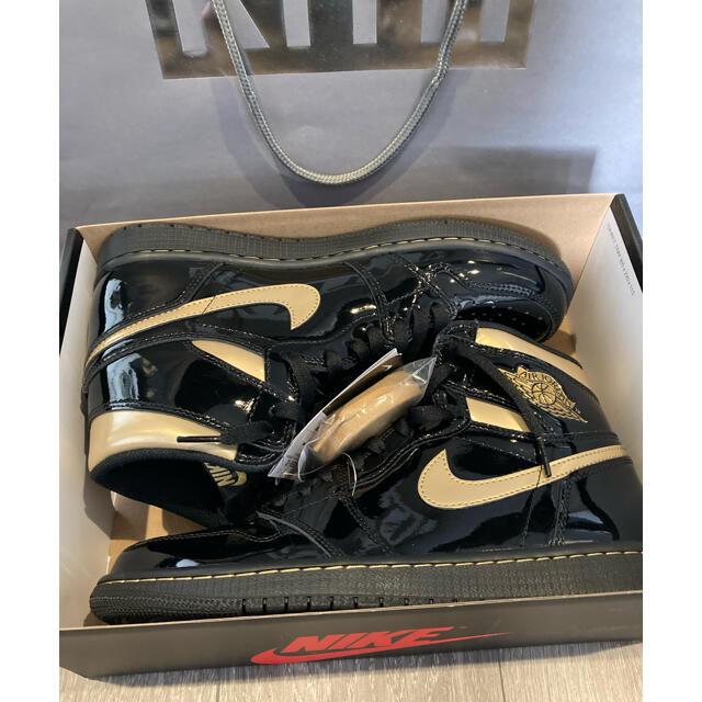 JORDAN 1 HIGH OG BLACK-METALIC GOLD