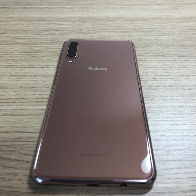 Galaxy(ギャラクシー)の【美品】Galaxy A7 ギャラクシー　ゴールド　64GB スマホ/家電/カメラのスマートフォン/携帯電話(スマートフォン本体)の商品写真