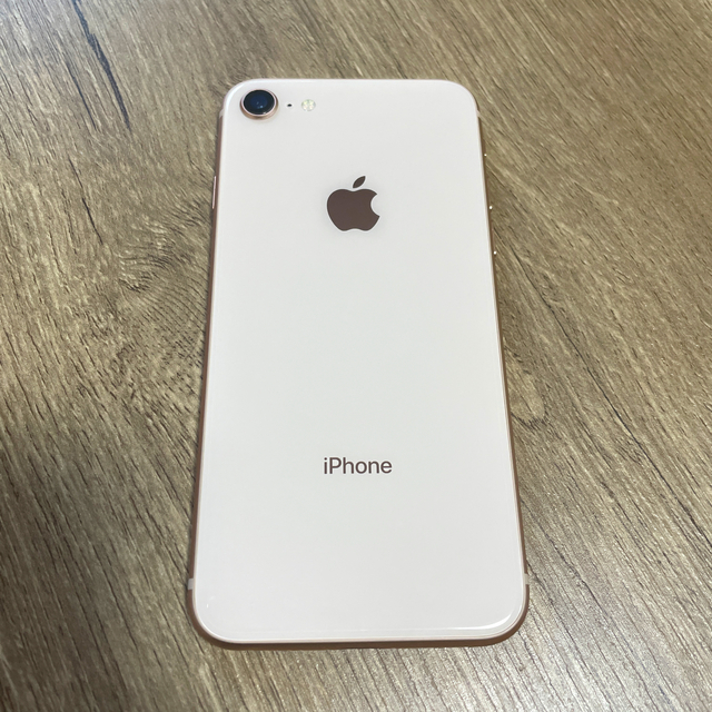 iPhone(アイフォーン)のiPhone8★64GB★ゴールド★SIMフリー★本体★美品★値下げ スマホ/家電/カメラのスマートフォン/携帯電話(スマートフォン本体)の商品写真