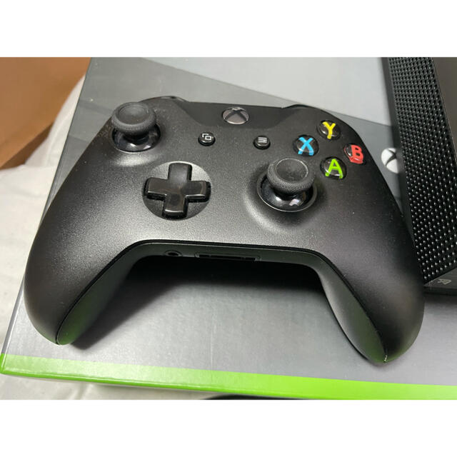 Xbox(エックスボックス)のxbox one x 本体 エンタメ/ホビーのゲームソフト/ゲーム機本体(家庭用ゲーム機本体)の商品写真