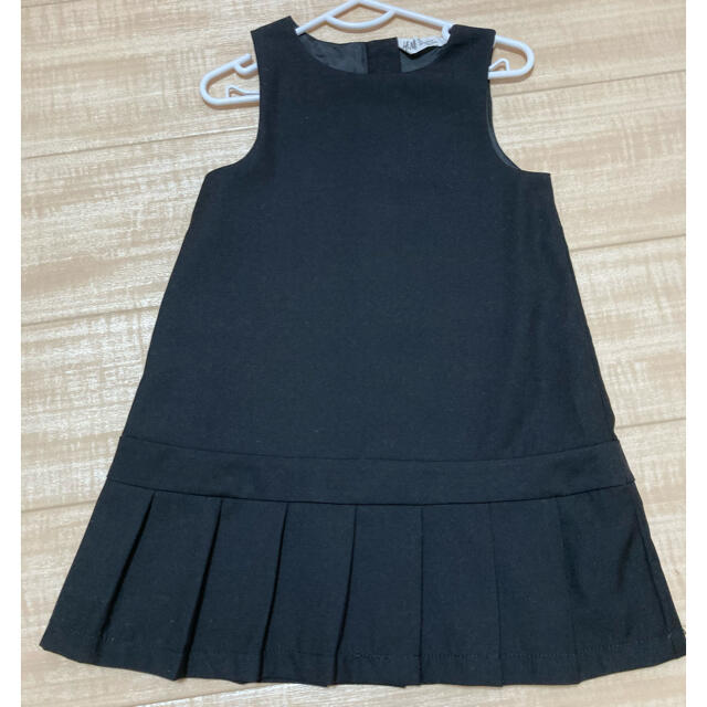 H&M(エイチアンドエム)のh&m ワンピース 104 3-4Y プリーツ キッズ/ベビー/マタニティのキッズ服女の子用(90cm~)(ワンピース)の商品写真