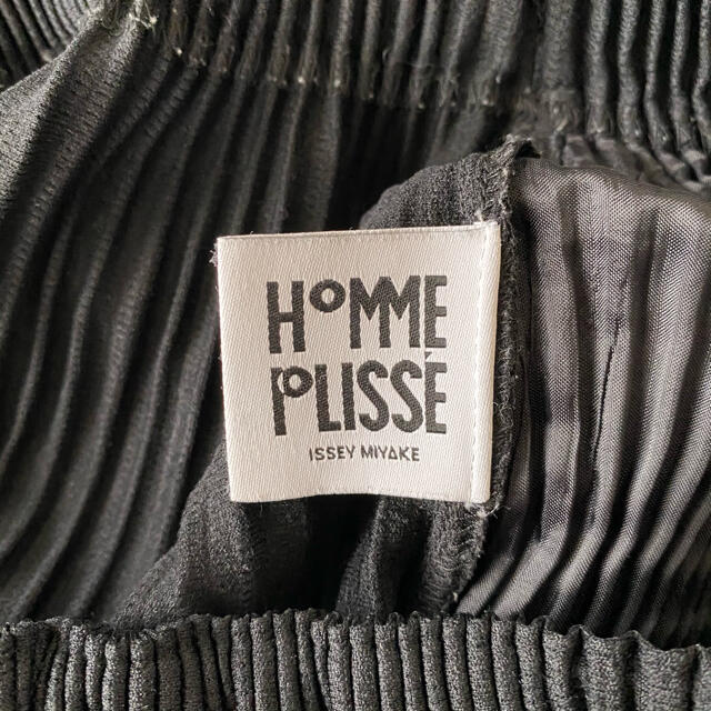 ISSEY MIYAKE(イッセイミヤケ)のHOMME PLISSE プリーツパンツ メンズのパンツ(サルエルパンツ)の商品写真