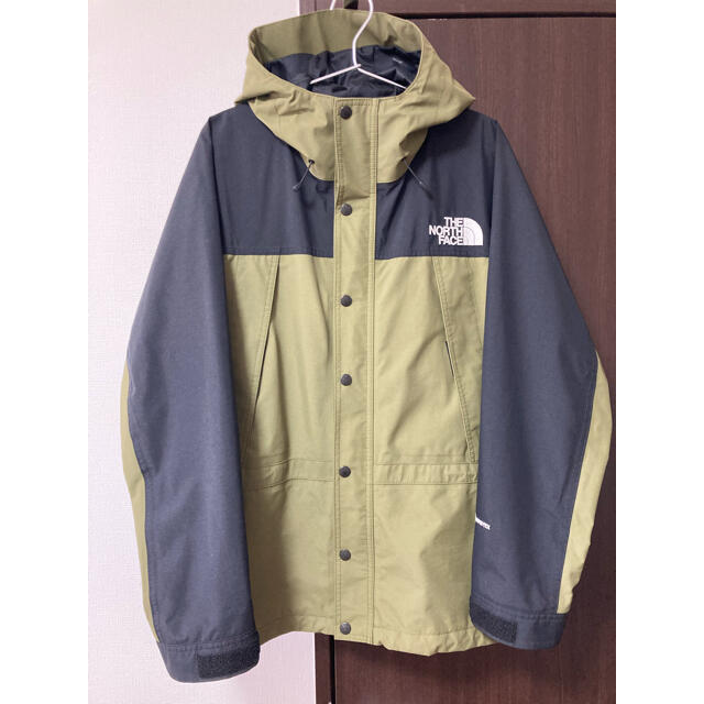 THE NORTH FACE(ザノースフェイス)のノースフェイス マウンテンライトジャケット バーントオリーブ　Mサイズ メンズのジャケット/アウター(マウンテンパーカー)の商品写真