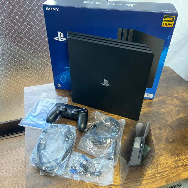 ゲームソフト/ゲーム機本体SONY  PS4 Pro  本体　CUH-7100B