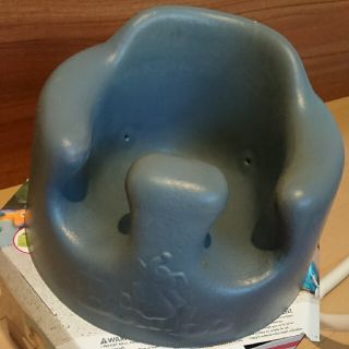 バンボ(Bumbo)のバンボ　チャコールグレー　ベルトつき　テーブルつき(その他)