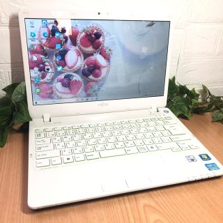 フジツウ(富士通)の軽量❤️Windows10☆Bluetooth☆持ち運びにも☆パソコンデビューに(ノートPC)