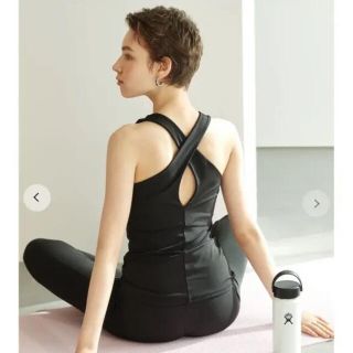 エミアトリエ(emmi atelier)のemmi yoga  ベーシックタンク　ヨガウエア♪ 美品‼︎ラベンダー(タンクトップ)