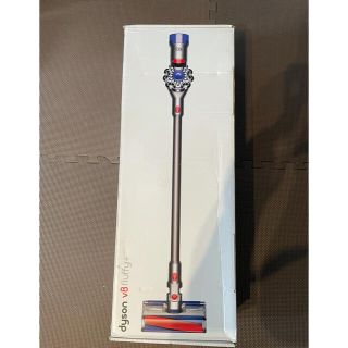 ダイソン(Dyson)のdyson V8 fluffy＋(掃除機)