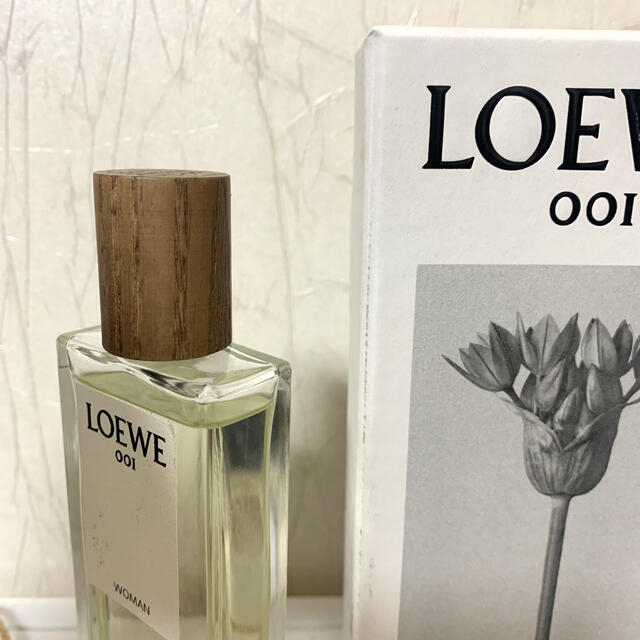 LOEWE(ロエベ)のロエベ　loewe 香水　001woman コスメ/美容の香水(香水(女性用))の商品写真