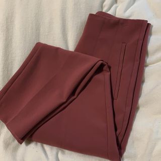 ザラ(ZARA)の［最終値下げ価格］ZARA ハイウエストパンツ　マルサラ(カジュアルパンツ)