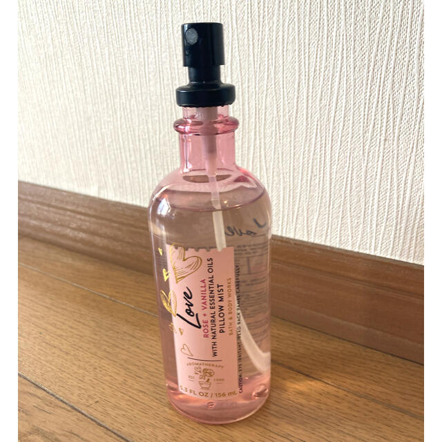 Bath & Body Works(バスアンドボディーワークス)のBATH&BODY WORKSピローミスト ローズ&バニラ 156ml コスメ/美容のリラクゼーション(アロマスプレー)の商品写真