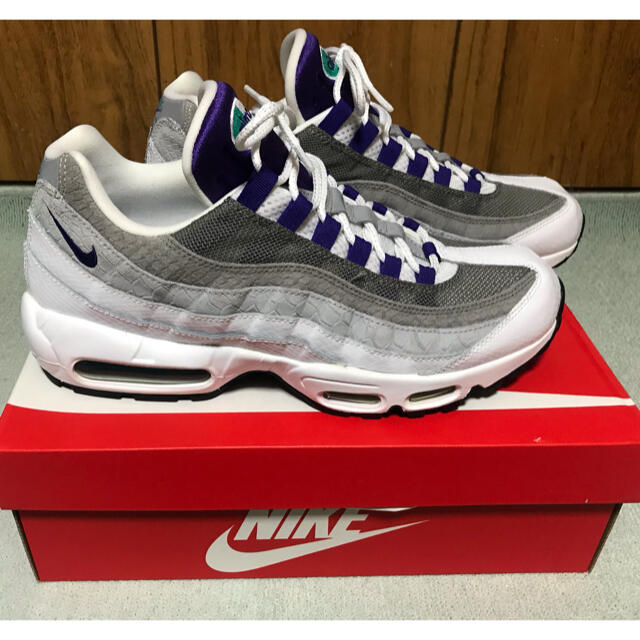 NIKE(ナイキ)のair max95 lv8 エアマックス95 グレープスネーク　29cm メンズの靴/シューズ(スニーカー)の商品写真