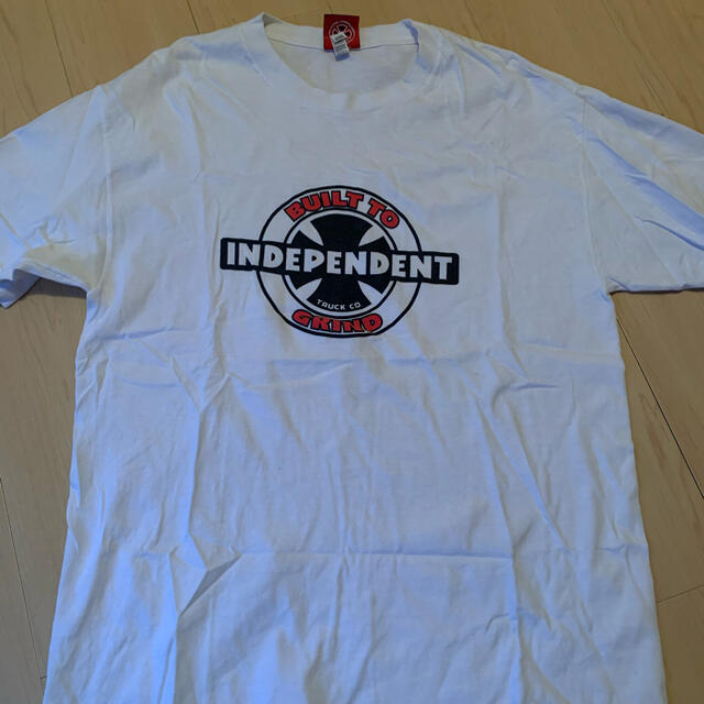 INDEPENDENT(インディペンデント)のINDEPENDENT 白　Tシャツ メンズのトップス(Tシャツ/カットソー(半袖/袖なし))の商品写真