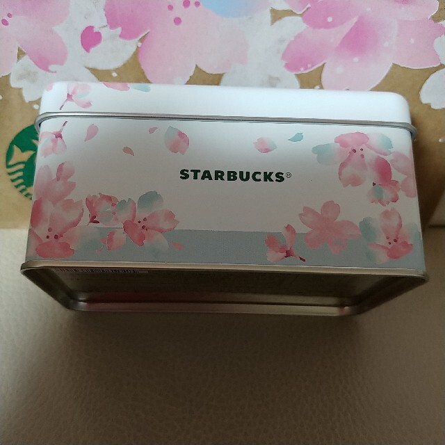 Starbucks Coffee(スターバックスコーヒー)のスタバ さくら&ベリーチョコレート クッキー2021.7.10 食品/飲料/酒の食品(菓子/デザート)の商品写真