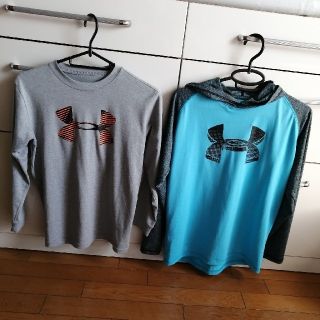 アンダーアーマー(UNDER ARMOUR)のアンダーアーマー長袖　2枚　ジュニア(Tシャツ/カットソー)