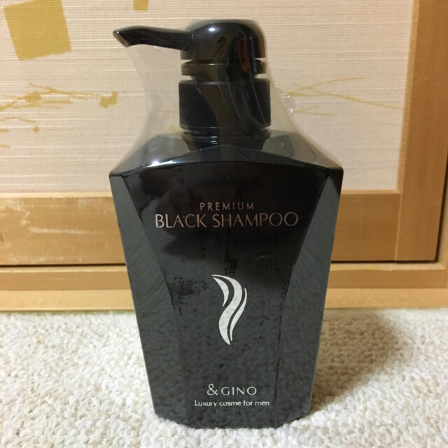 【新品・未開封】プレミアムブラックシャンプー400ｍｌ コスメ/美容のヘアケア/スタイリング(シャンプー)の商品写真