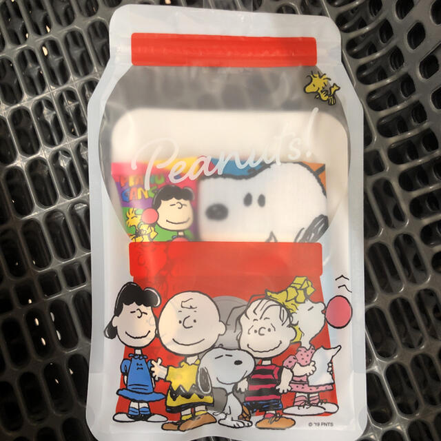 SNOOPY(スヌーピー)のスヌーピー ♡ハンドクリーム　タオル　プレゼント コスメ/美容のボディケア(ハンドクリーム)の商品写真