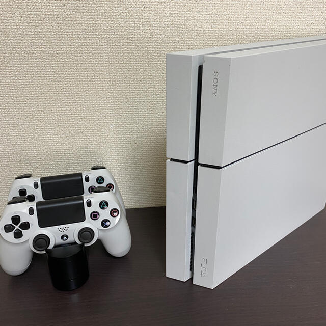 PS4本体、コントローラー2つ