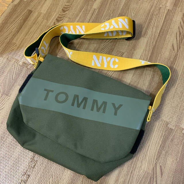 TOMMY(トミー)のTOMMY トミージーンズ　ボディバッグ　斜めがけ レディースのバッグ(ショルダーバッグ)の商品写真