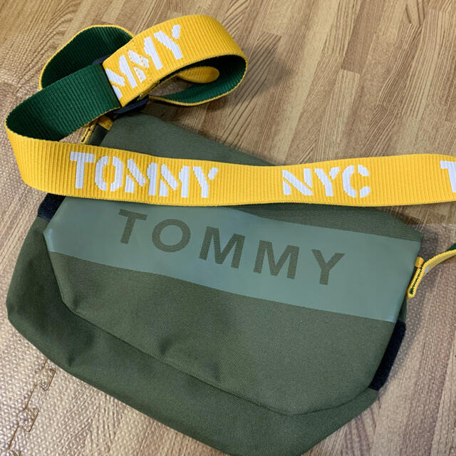 TOMMY(トミー)のTOMMY トミージーンズ　ボディバッグ　斜めがけ レディースのバッグ(ショルダーバッグ)の商品写真