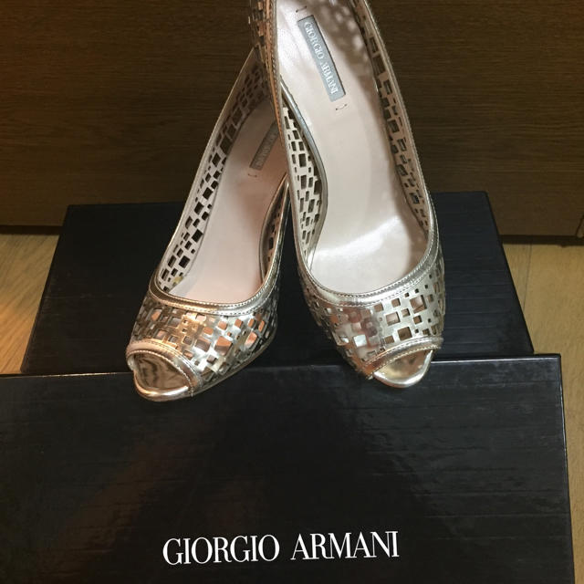 Giorgio Armani(ジョルジオアルマーニ)の▶︎チェリモ様専用  GIORGIO ARMANIオープントゥーパンプス レディースの靴/シューズ(ハイヒール/パンプス)の商品写真