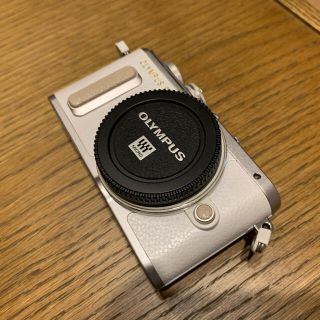 オリンパス(OLYMPUS)の【美品】OLYMPUS PEN E-PL8 オマケ付き　値下げ交渉可　　　(ミラーレス一眼)