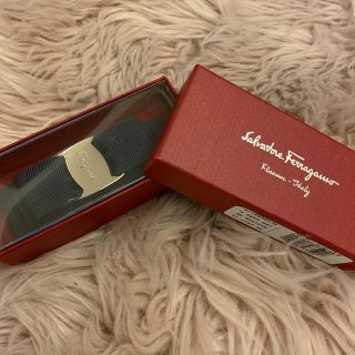 サルヴァトーレフェラガモ(Salvatore Ferragamo)のフェラガモ　ネイビーバレッタ(バレッタ/ヘアクリップ)