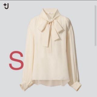 ユニクロ(UNIQLO)の☆未使用タグ付き／S／ユニクロ／＋J／シルク ギャザー ブラウス／オフ白(シャツ/ブラウス(長袖/七分))