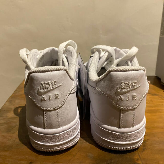 NIKE(ナイキ)の23.5cm【箱無し新品】NIKE AIRFORCE1 エアフォース1 白ナイキ レディースの靴/シューズ(スニーカー)の商品写真