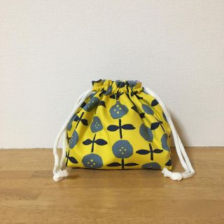 北欧ボタン花柄　お弁当袋イエロー(外出用品)