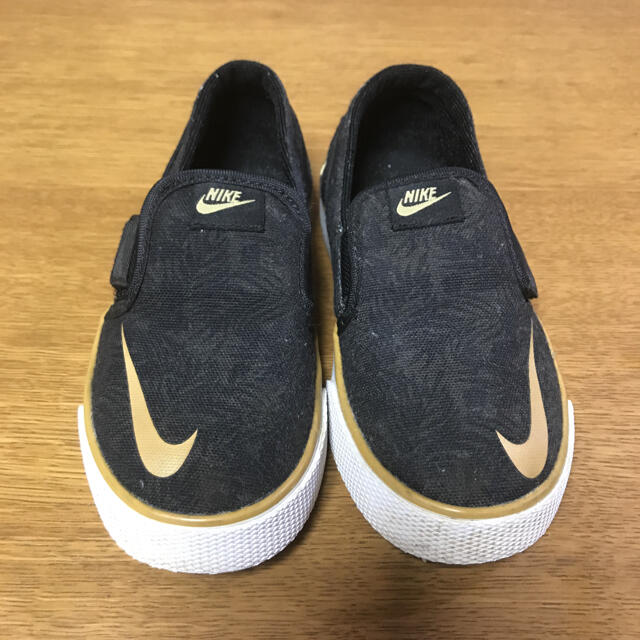 NIKE(ナイキ)のNIKE ナンキ　ブラック　スリッポン　靴　15cm♡ キッズ/ベビー/マタニティのキッズ靴/シューズ(15cm~)(スニーカー)の商品写真