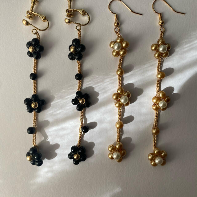 Lochie(ロキエ)のflower bees earring ハンドメイドのアクセサリー(イヤリング)の商品写真