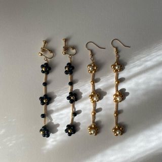 ロキエ(Lochie)のflower bees earring(イヤリング)