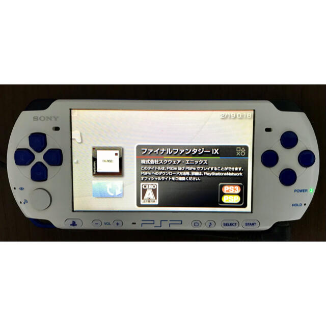SONY(ソニー)の限定 PSPバリューパック　PSPJ-30018 ホワイト/ブルー エンタメ/ホビーのゲームソフト/ゲーム機本体(携帯用ゲーム機本体)の商品写真