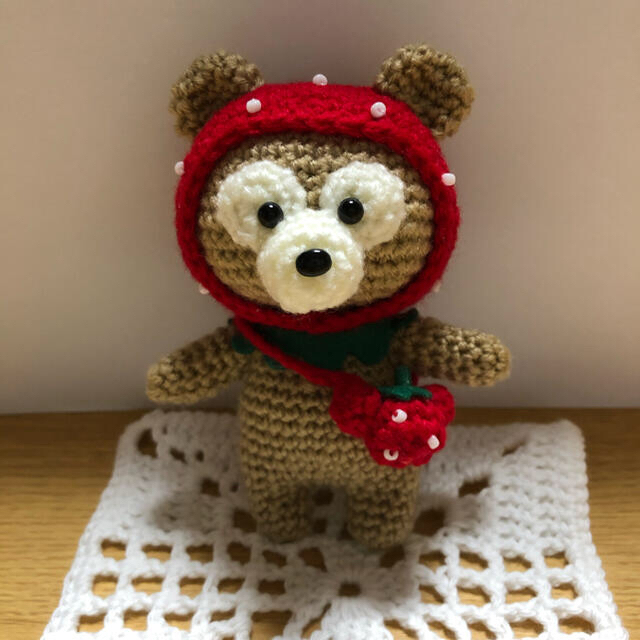 編みぐるみ　くま　イチゴ ハンドメイドのぬいぐるみ/人形(あみぐるみ)の商品写真