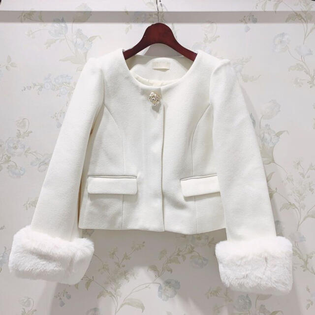 evelyn - アンミール♡新品 ショート丈ビジュー付ファーコートの通販 ...